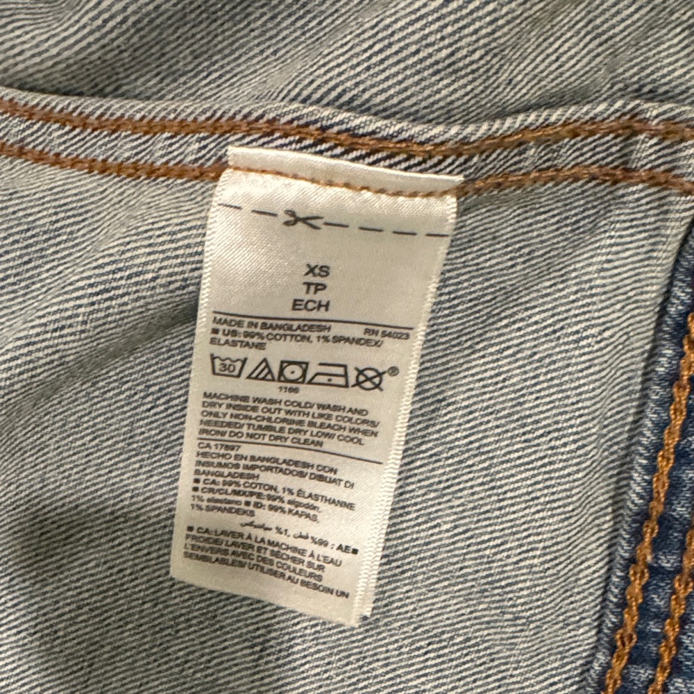 Old Navy Medium Blue Denim Trucker Jacket - Picture 3 of 6